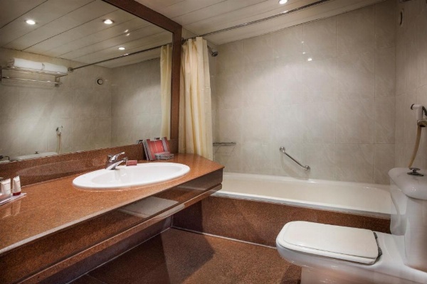 Pyramisa Suites Hotel Cairo image 20